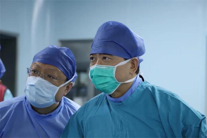 患者命懸一線，葛均波院長帶領(lǐng)心內(nèi)科團(tuán)隊(duì)與死神殊死搏斗